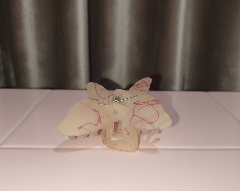 Butterfly Hair Clutcher – Elegant & Lightweight Floral Hair Clip