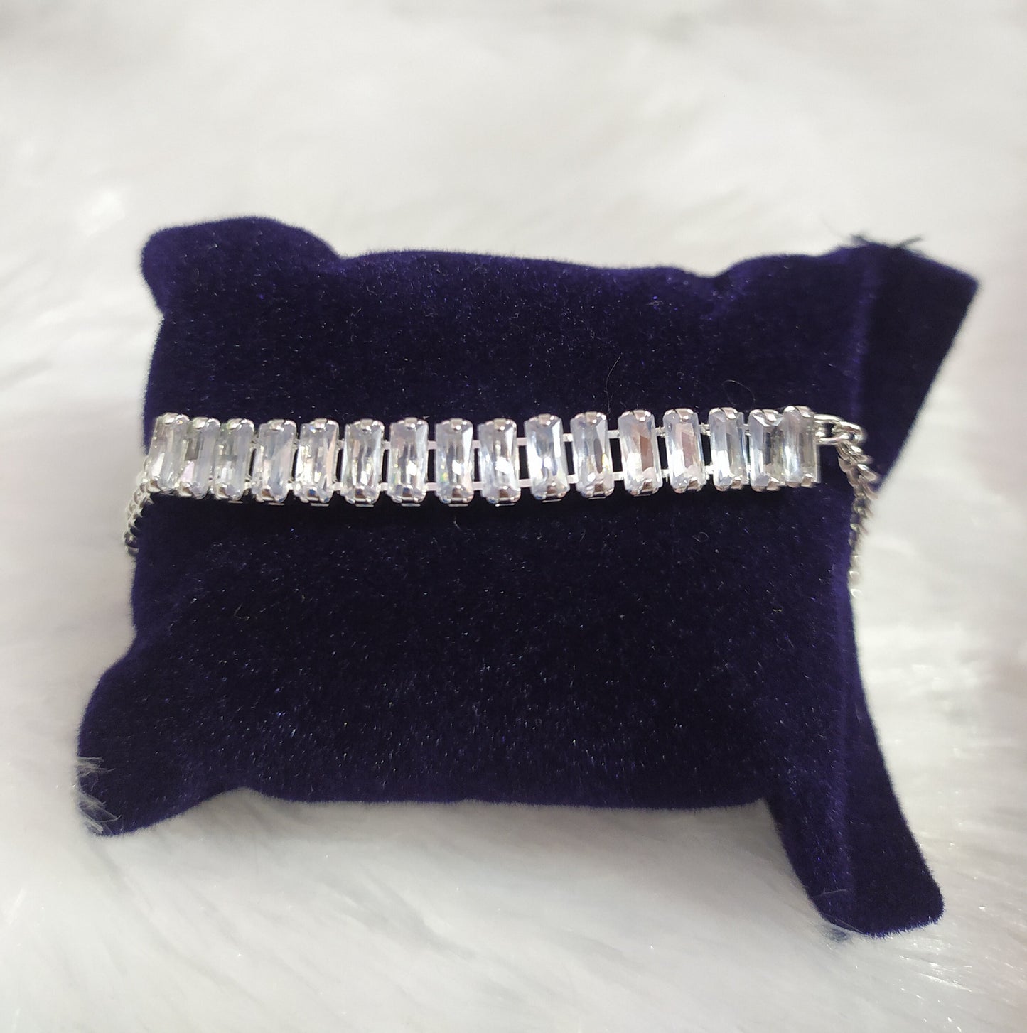 ✨ Elegant Crystal Bar Bracelet