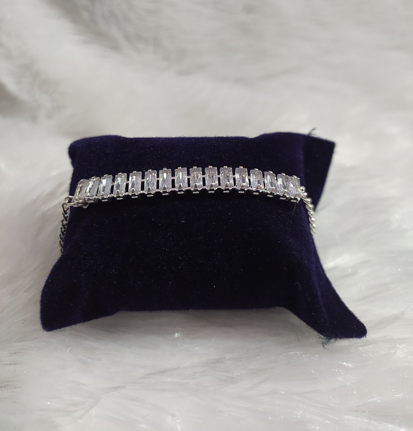 ✨ Elegant Crystal Bar Bracelet
