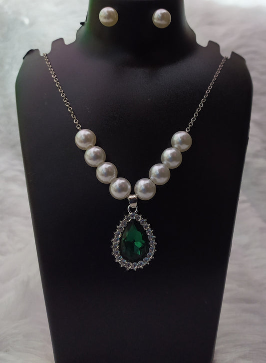 Elegant Pearl Jewelry Set – Green Stone Pendant  & Matching Earrings