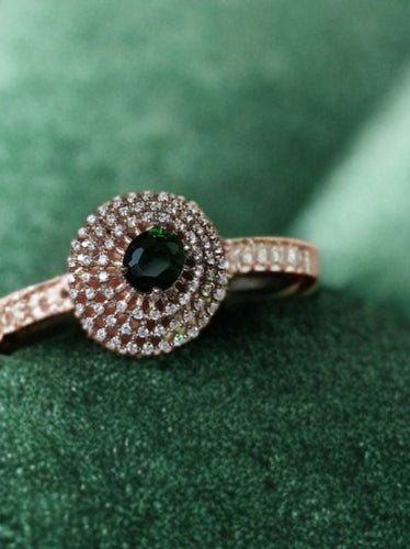 💚 Emerald Green Oval   Ring with Diamond