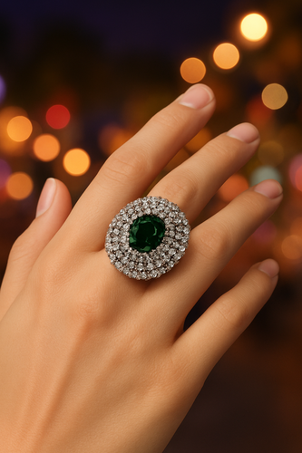 💚 Emerald Green Oval   Ring with Diamond