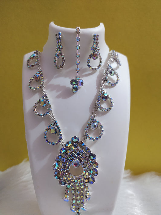 Sparkling Bridal Jewellery Set – Necklace, Earrings & Maang Tikka