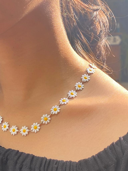 Daisy Flower  Necklace Styling