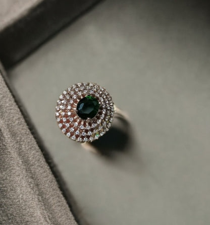 💚 Emerald Green Oval   Ring with Diamond