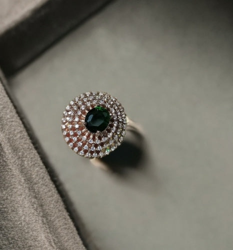 💚 Emerald Green Oval   Ring with Diamond